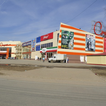 Входная группа ТРК Столица, торгово-развлекательный комплекс. 